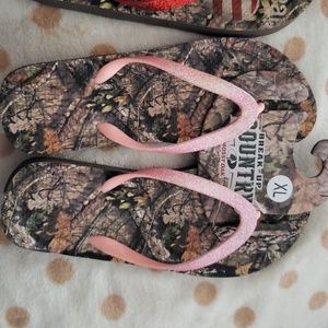 Girls camouflage flip flops